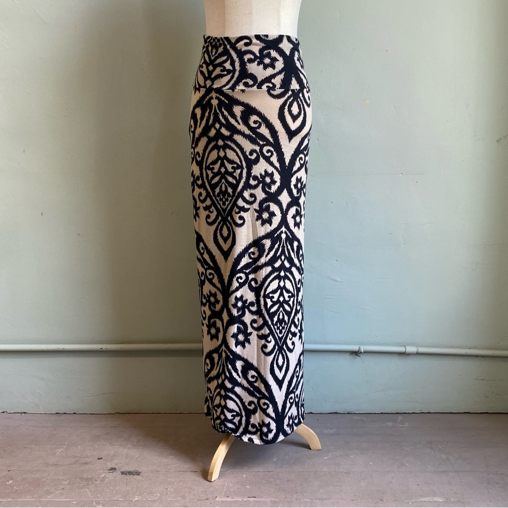 Promesa paisley print long maxi skirt in beige and black